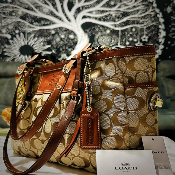Vintage Coach Signature Brown and Tan Shoulder Bag - Picture 4 of 16
